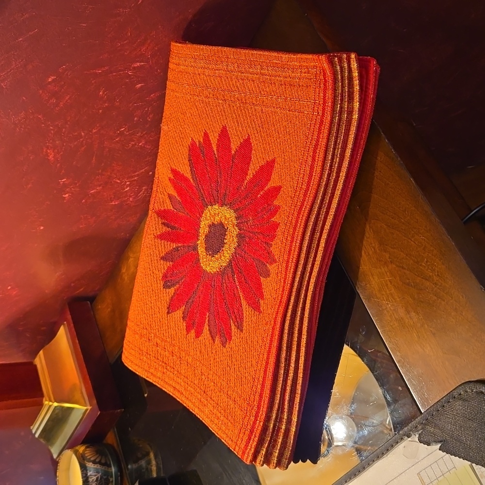 Sunflower Table Runner & 4 Placemats Set - Red/Orange/Gold - NWOT - Picture 4 of 5
